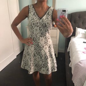 CLUB MONACO SLEEVELESS LACE DRESS GREY WHITE